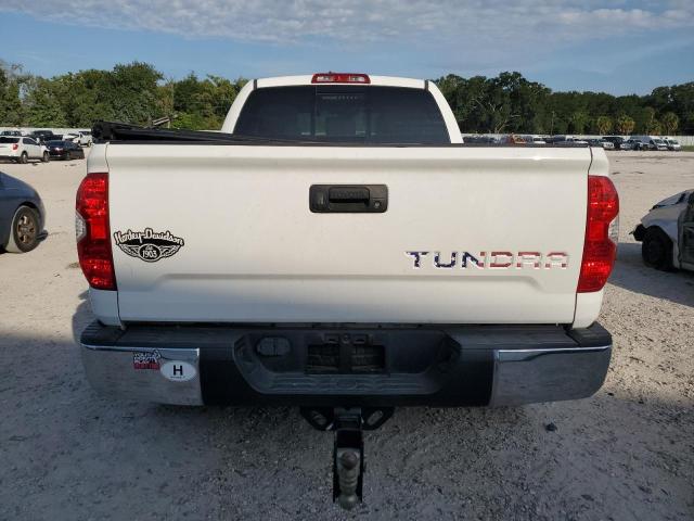 5TFUW5F12JX688900 - 2018 TOYOTA TUNDRA DOUBLE CAB SR/SR5 WHITE photo 6