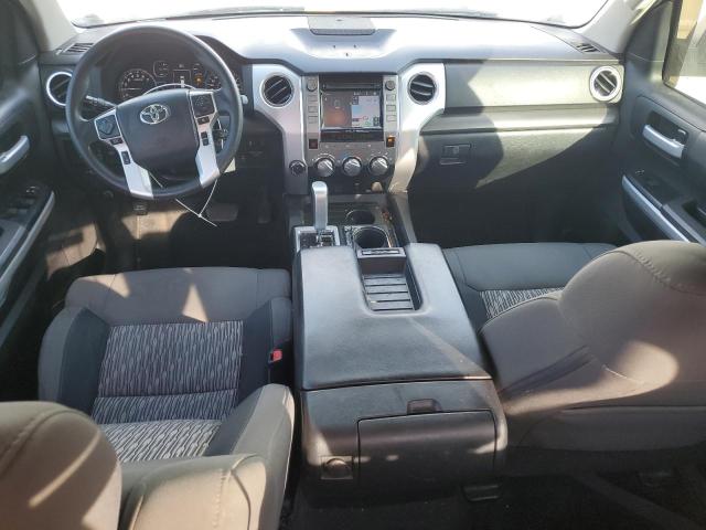 5TFUW5F12JX688900 - 2018 TOYOTA TUNDRA DOUBLE CAB SR/SR5 WHITE photo 8