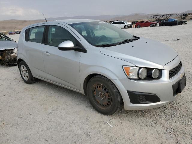 1G1JA6SH5D4205697 - 2013 CHEVROLET SONIC LS 银色 照片 4