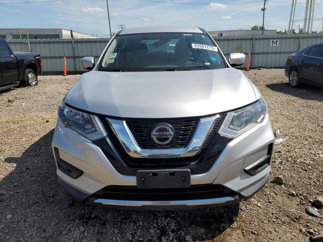 KNMAT2MT6JP578026 - 2018 NISSAN ROGUE S 银色 照片 5