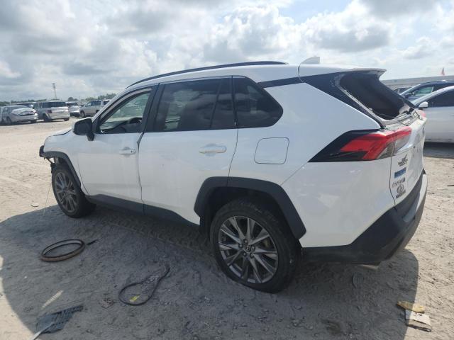 2T3W1RFVXMC131194 - 2021 TOYOTA RAV4 XLE WHITE photo 2