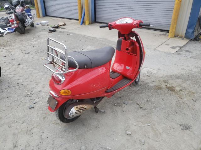 ZAPM198F425006917 - 2002 VESPA M198F RED photo 4