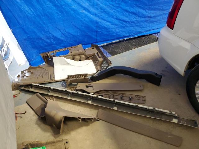 2C4RC1CG8FR618811 - 2015 CHRYSLER TOWN & COU TOURING L WHITE photo 13