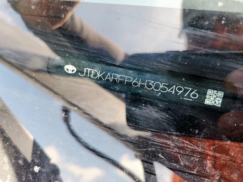 JTDKARFP6H3054976 - 2017 TOYOTA PRIUS PRIM ნაცრისფერი ფოტო 13