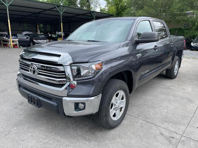 5TFDW5F16JX743400 - 2018 TOYOTA TUNDRA CREWMAX SR5 GRAY photo 2