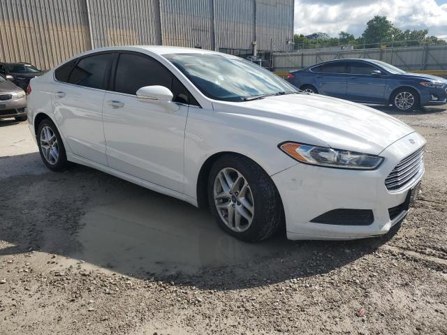 3FA6P0H78FR188224 - 2015 FORD FUSION SE WHITE photo 4