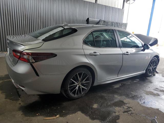 4T1G11AKXPU787099 - 2023 TOYOTA CAMRY SE NIGHT SHADE SILVER photo 3