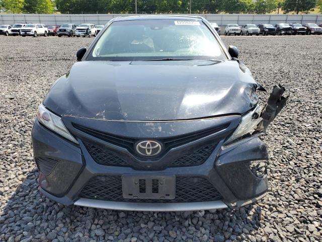 4T1BZ1HK5JU003024 - 2018 TOYOTA CAMRY XSE BLACK photo 5