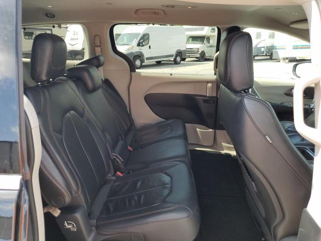 2C4RC1BG8JR130677 - 2018 CHRYSLER PACIFICA TOURING L BLACK photo 11