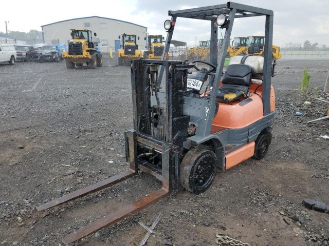 426FGCU25 - 2001 TOYOTA FORKLIFT ORANGE photo 2