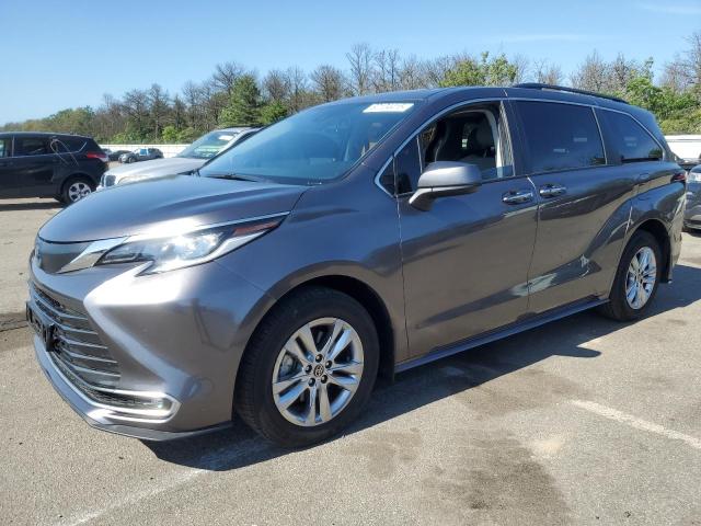 2022 TOYOTA SIENNA XLE, null