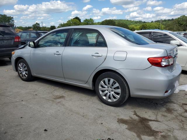 2T1BU4EE2DC941857 - 2013 TOYOTA COROLLA BASE SILVER photo 2