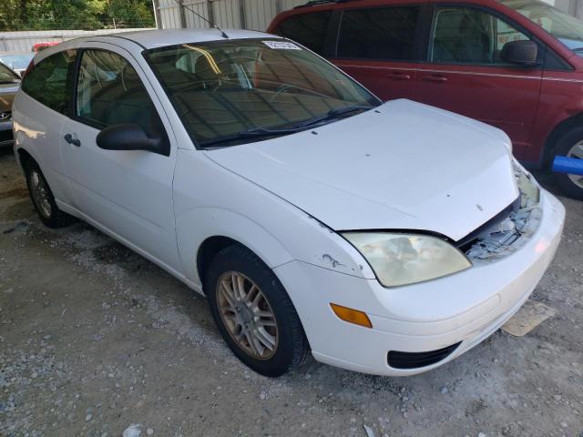 1FAFP31N76W186536 - 2006 FORD FOCUS ZX3 WHITE photo 4