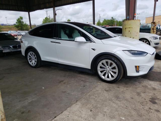 5YJXCAE20JF120468 - 2018 TESLA MODEL X WHITE photo 4