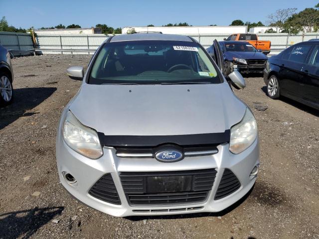 1FAHP3M20CL330872 - 2012 FORD FOCUS SEL SILVER photo 5