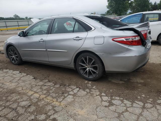 4T1BF1FKXFU105549 - 2015 TOYOTA CAMRY LE SILVER photo 2