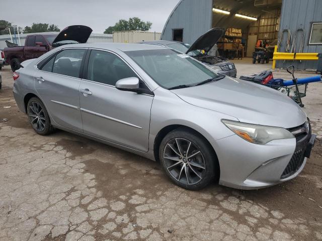 4T1BF1FKXFU105549 - 2015 TOYOTA CAMRY LE SILVER photo 4