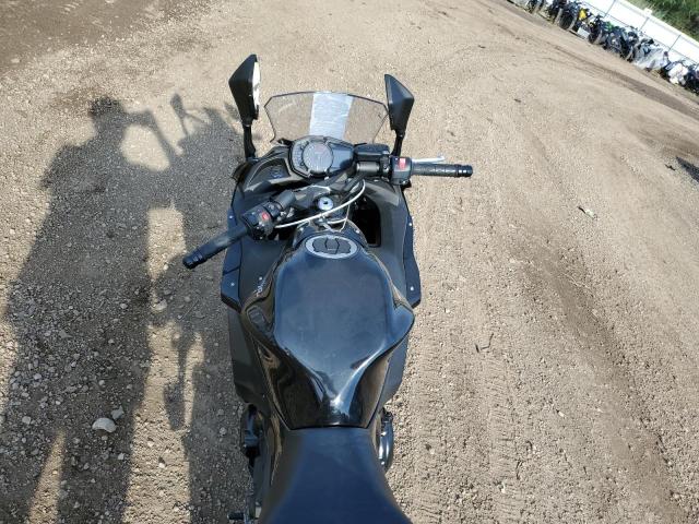 JKAEXEJ1XKDA04250 - 2019 KAWASAKI EX650 J შავი ფოტო 5