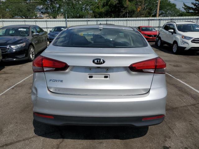 3KPFL4A70JE274098 - 2018 KIA FORTE LX SILVER photo 6