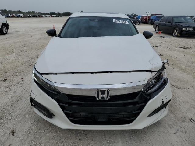 1HGCV2F93JA048587 - 2018 HONDA ACCORD TOURING WHITE photo 5