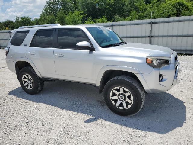 JTEBU5JR8F5260192 - 2015 TOYOTA 4RUNNER SR5/SR5 PREMIUM SILVER photo 4