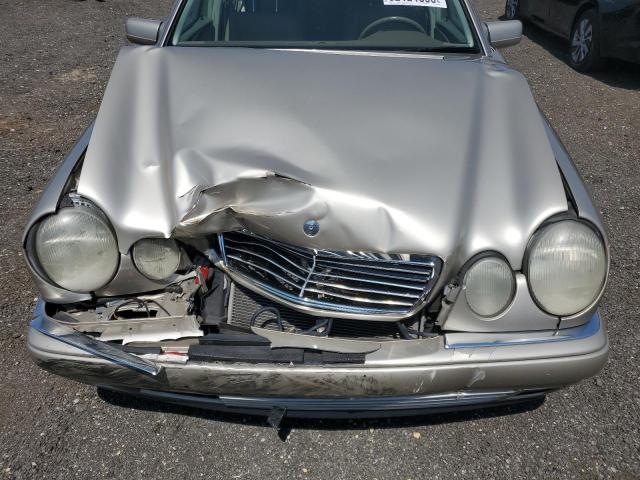 WDBJF65H3XA869036 - 1999 MERCEDES-BENZ E 320 Beige photo 11