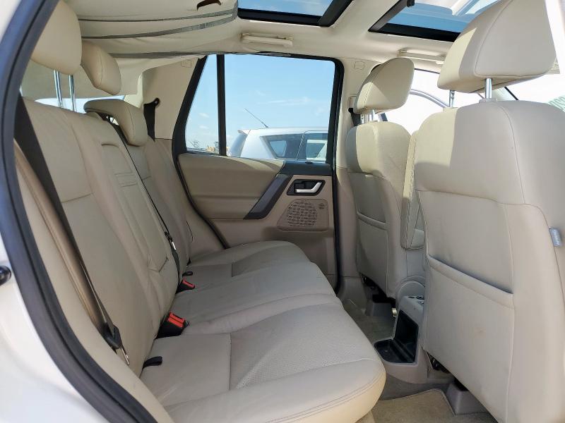 SALFT2BN6AH201645 - 2010 LAND ROVER LR2 HSE TECHNOLOGY WHITE photo 11