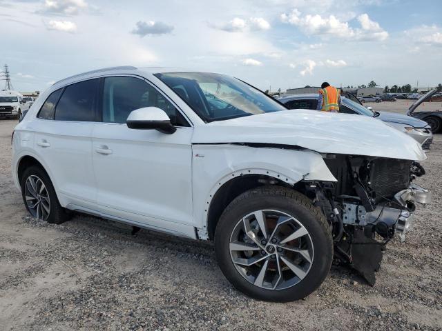 WA1EAAFY2N2016082 - 2022 AUDI Q5 PREMIUM PLUS 45 WHITE photo 4