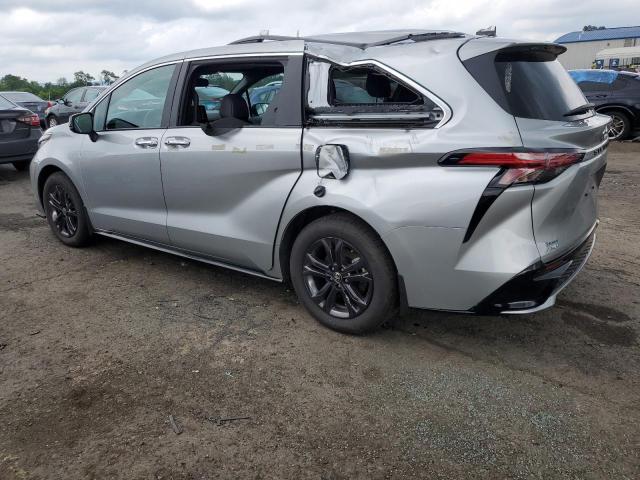 5TDDSKFC2RS132969 - 2024 TOYOTA SIENNA XSE SILVER photo 2