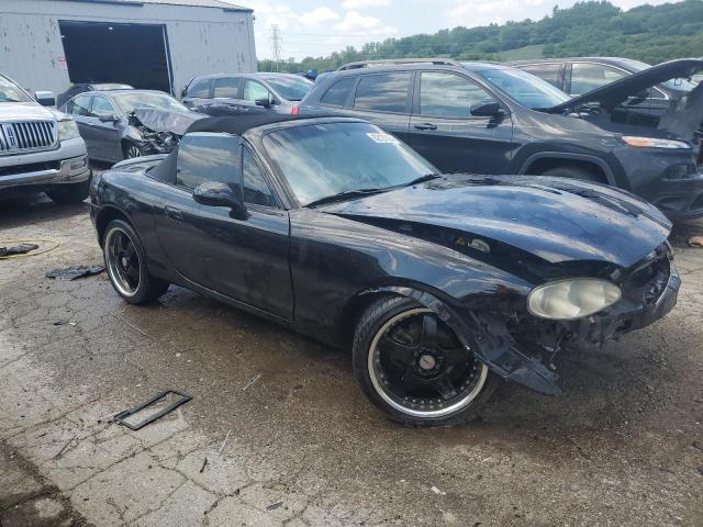 JM1NB353720222817 - 2002 MAZDA MX-5 MIATA BASE BLACK photo 4
