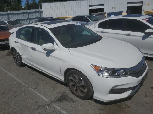 1HGCR3F0XHA025927 - 2017 HONDA ACCORD EXL WHITE photo 4