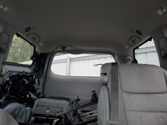 5TDYZ3DC3KS992553 - 2019 TOYOTA SIENNA XLE Արծաթագույն լուսանկար 10