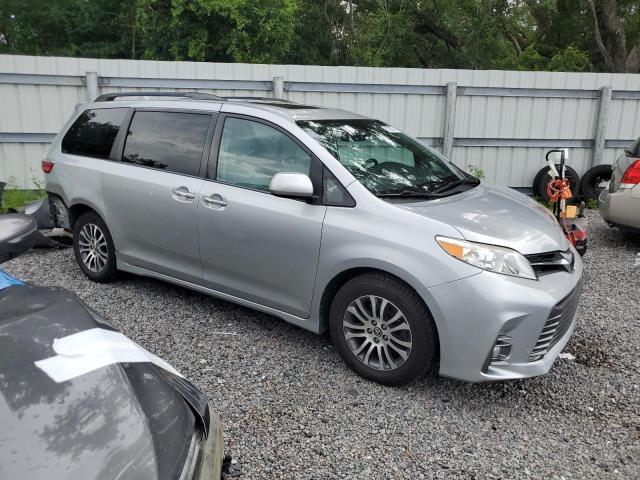 5TDYZ3DC3KS992553 - 2019 TOYOTA SIENNA XLE Արծաթագույն լուսանկար 4