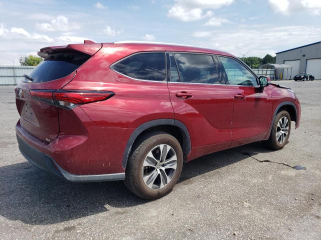 5TDGZRAH0MS042944 - 2021 TOYOTA HIGHLANDER XLE BURGUNDY photo 3