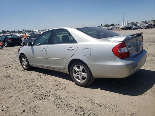 4T1BA32K54U027498 - 2004 TOYOTA CAMRY SE SILVER photo 2