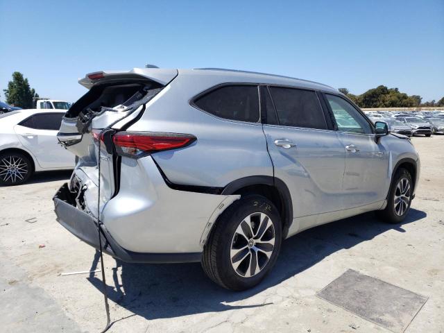 5TDHARAH5LS503310 - 2020 TOYOTA HIGHLANDER HYBRID XLE SILVER photo 3