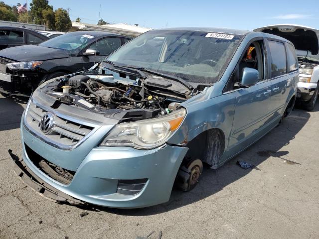 2V4RW3D1XAR236825 - 2010 VOLKSWAGEN ROUTAN SE TEAL photo 1