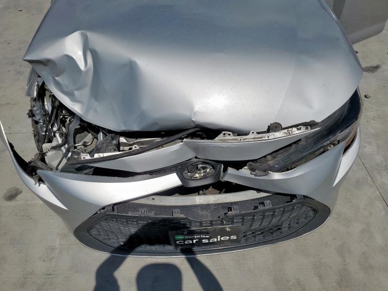 5YFEPMAE2NP342422 - 2022 TOYOTA COROLLA LE SILVER photo 11