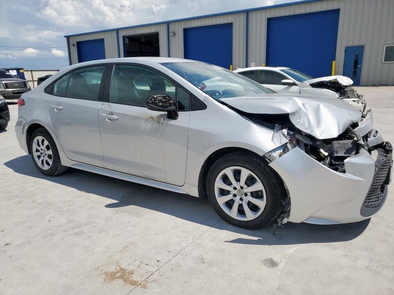 5YFEPMAE2NP342422 - 2022 TOYOTA COROLLA LE SILVER photo 4