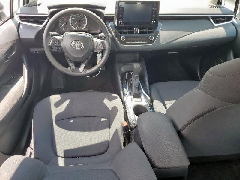 5YFEPMAE2NP342422 - 2022 TOYOTA COROLLA LE SILVER photo 8