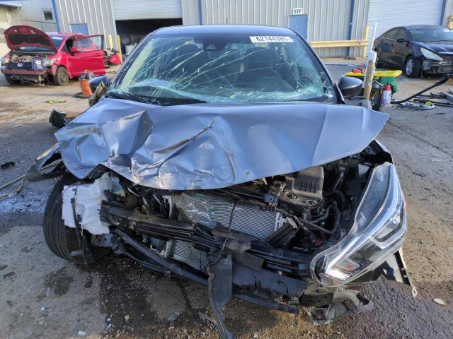 3N1CN8DV5PL853464 - 2023 NISSAN VERSA S ნაცრისფერი ფოტო 5