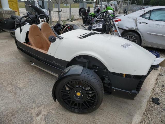 7KGTC2V31NR003217 - 2022 VAND TRIKE WHITE photo 1