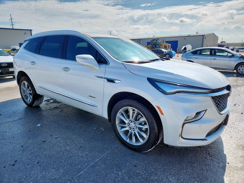 5GAERDKW1RJ120211 - 2024 BUICK ENCLAVE AVENIR WHITE photo 4