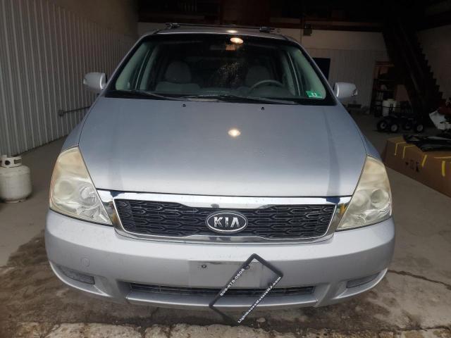 KNDMG4C71B6368975 - 2011 KIA SEDONA LX SILVER photo 5