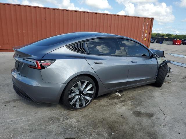 5YJ3E1EA3SF979152 - 2025 TESLA MODEL 3 SILVER photo 3