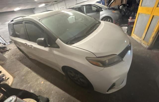 2018 TOYOTA SIENNA SE, null