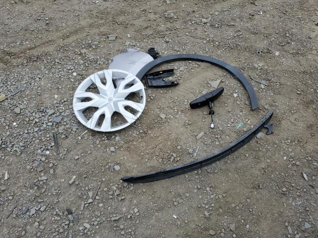 JTNKHMBX2K1038762 - 2019 TOYOTA C-HR XLE SILVER photo 13