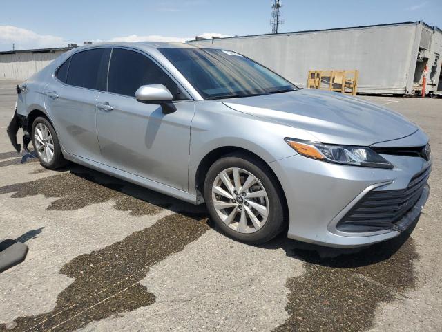 4T1C11AKXRU248726 - 2024 TOYOTA CAMRY LE SILVER photo 4