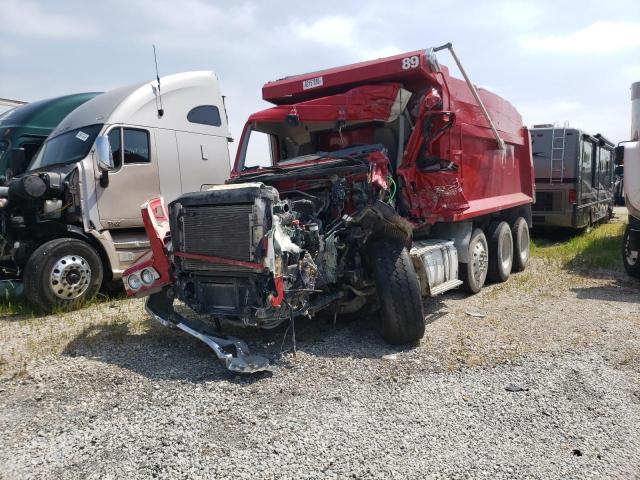 4V5KC9EG9JN904489 - 2018 VOLVO VHD RED photo 2