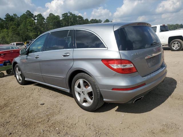 4JGCB6FE8BA129772 - 2011 MERCEDES-BENZ R 350 4MATIC GRAY photo 2